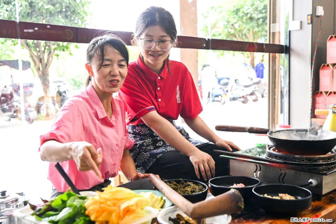 全网追的“扁担女孩”，找了一份暑假工，时薪12元 - 海北生活资讯 - 海北28生活网 haibei.28life.com